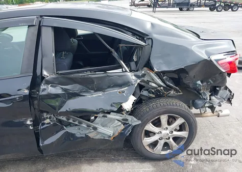 2011 Mazda 3 I Touring z USA, uszkodzony, nr VIN JM1BL1VF8B1354848